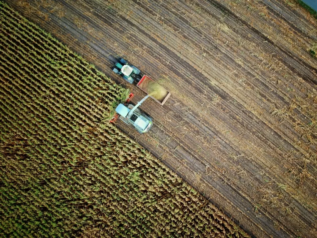 drohnen in der landwirtschaft feldarbeiten